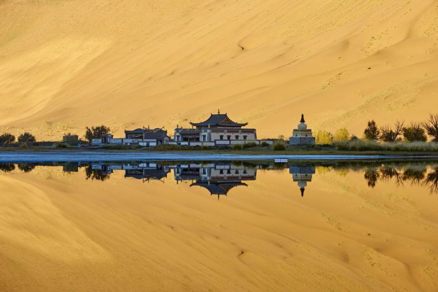 Monastère mongol, désert de Gobi, Chine